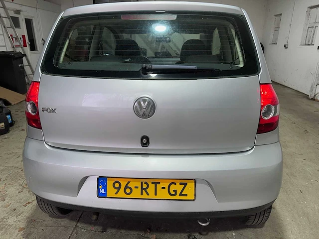 Volkswagen - fox - 1.2 trendline - 96-rt-gz- 2005 - afbeelding 10 van  16