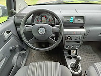 Volkswagen - fox - car - 2005 - afbeelding 5 van  9