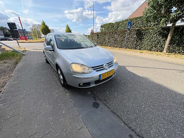Volkswagen - golf - 1.4 trendline - car - 2006 - afbeelding 12 van  18