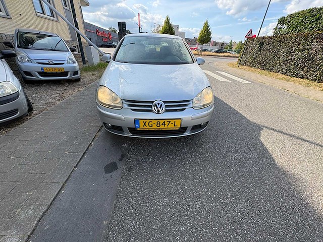 Volkswagen - golf - 1.4 trendline - car - 2006 - afbeelding 13 van  17
