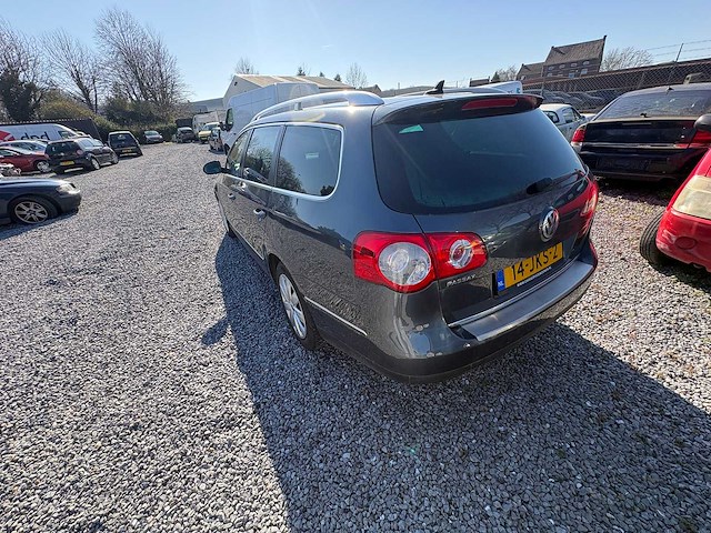 Volkswagen - passat variant - 1.8 tfsi highline - car - 2009 - afbeelding 13 van  16