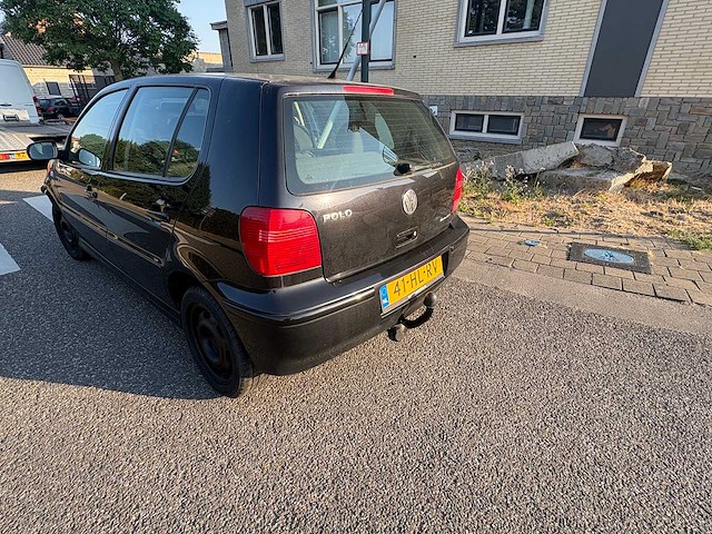 Volkswagen - polo - 1.4 trendline - car - 2001 - afbeelding 2 van  19