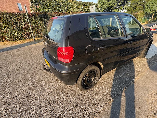 Volkswagen - polo - 1.4 trendline - car - 2001 - afbeelding 4 van  19