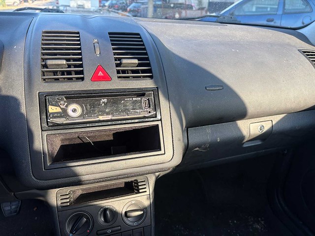 Volkswagen - polo - 1.4 trendline - car - 2001 - afbeelding 6 van  19