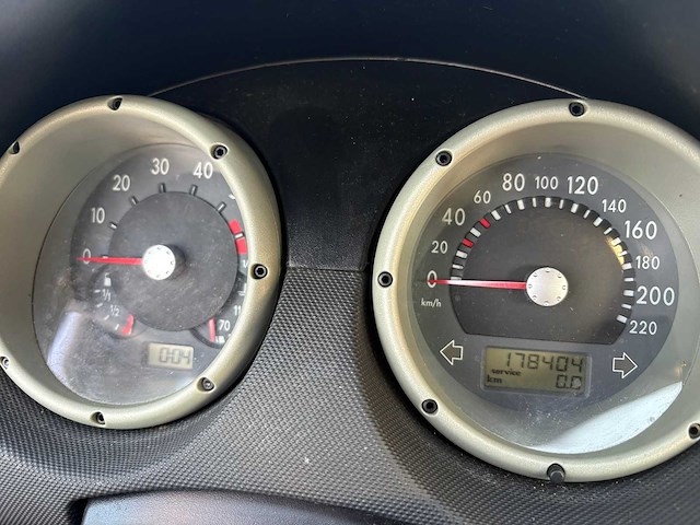 Volkswagen - polo - 1.4 trendline - car - 2001 - afbeelding 7 van  19