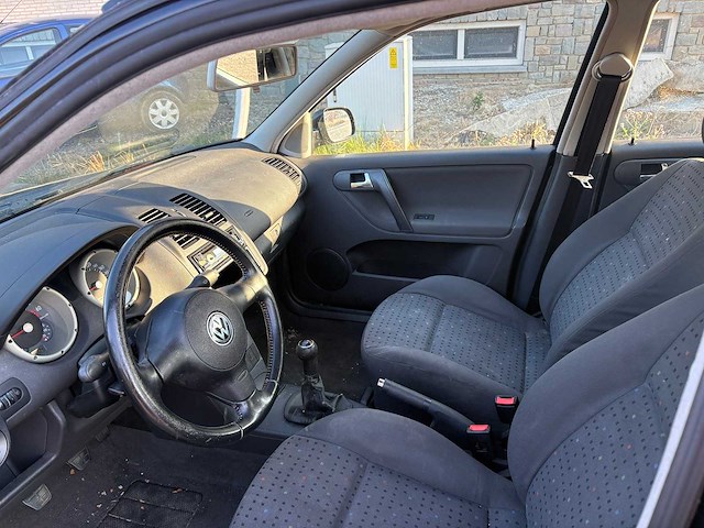 Volkswagen - polo - 1.4 trendline - car - 2001 - afbeelding 8 van  19
