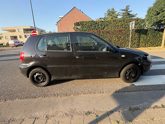 Volkswagen - polo - 1.4 trendline - car - 2001 - afbeelding 12 van  19