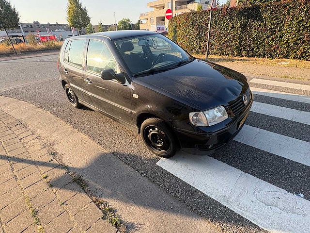 Volkswagen - polo - 1.4 trendline - car - 2001 - afbeelding 13 van  19