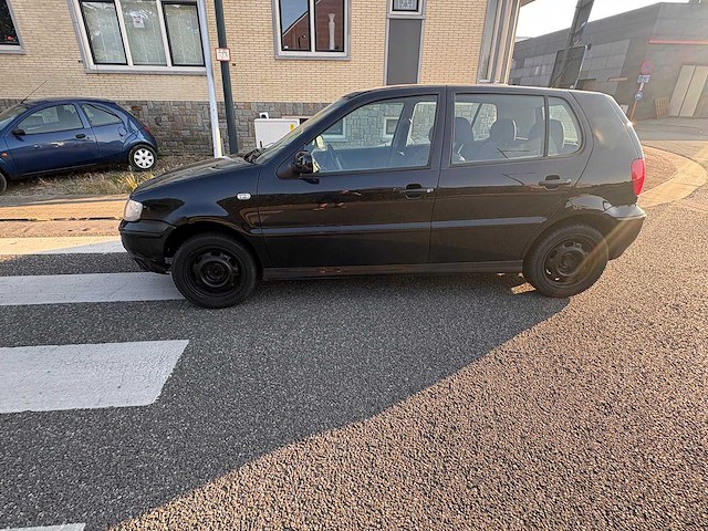 Volkswagen - polo - 1.4 trendline - car - 2001 - afbeelding 18 van  19