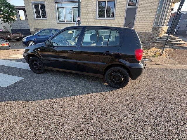 Volkswagen - polo - 1.4 trendline - car - 2001 - afbeelding 19 van  19