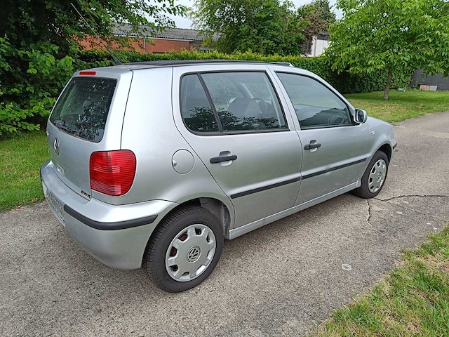 Volkswagen - polo - car - 2001 - afbeelding 3 van  7