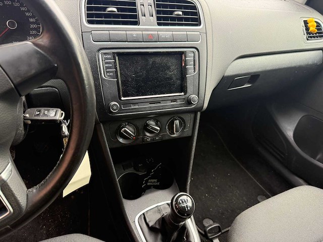 Volkswagen - polo - car - 2011 - afbeelding 2 van  19