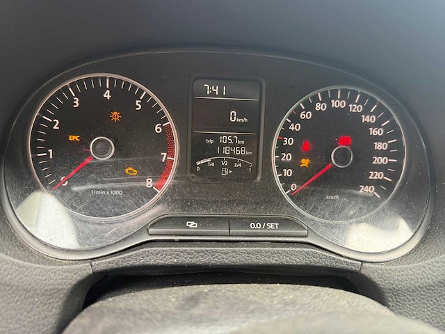 Volkswagen - polo - car - 2011 - afbeelding 3 van  19