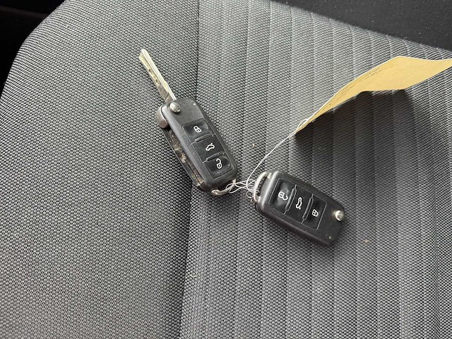 Volkswagen - polo - car - 2011 - afbeelding 6 van  19