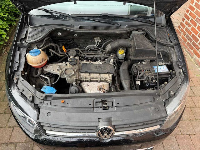 Volkswagen - polo - car - 2011 - afbeelding 7 van  19