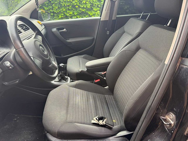 Volkswagen - polo - car - 2011 - afbeelding 18 van  19