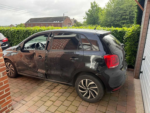 Volkswagen - polo - car - 2011 - afbeelding 9 van  12