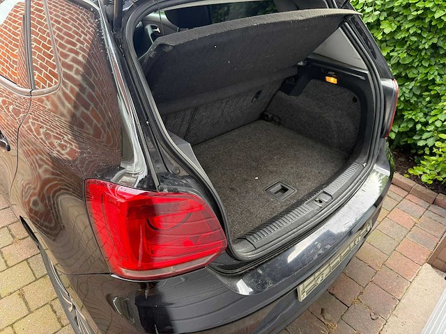 Volkswagen - polo - car - 2011 - afbeelding 11 van  12