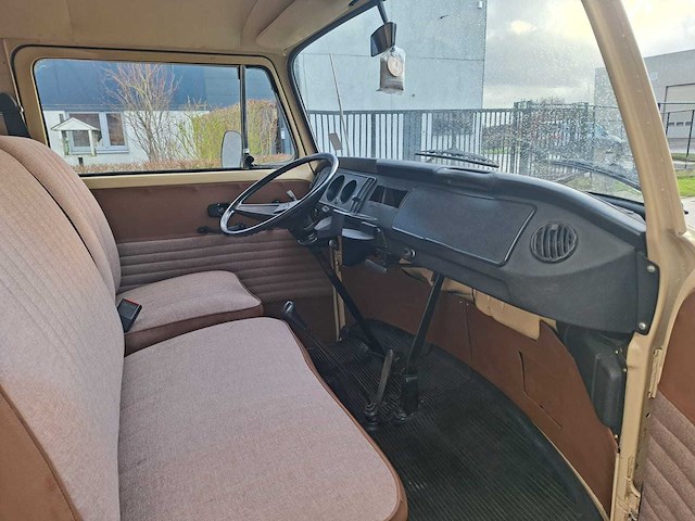 Volkswagen - t2 camper - oldtimer - afbeelding 2 van  46