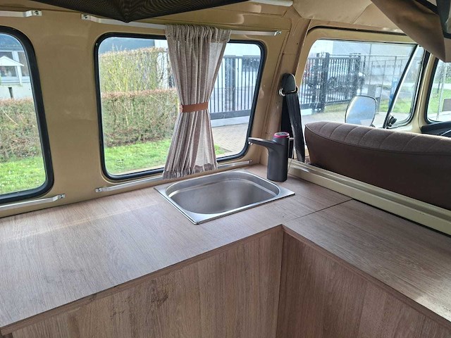 Volkswagen - t2 camper - oldtimer - afbeelding 16 van  46