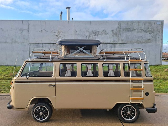 Volkswagen - t2 camper - oldtimer - afbeelding 12 van  46