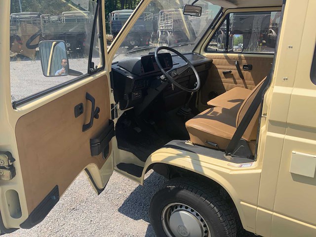 Volkswagen - t3 - transporter - oldtimer - afbeelding 4 van  21