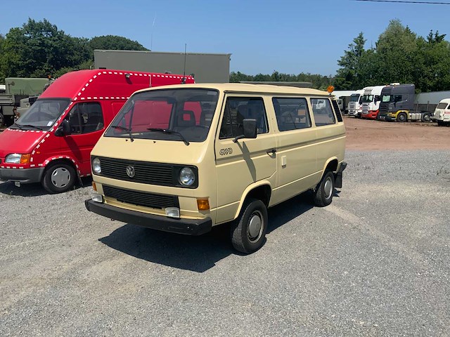 Volkswagen - t3 - transporter - oldtimer - afbeelding 1 van  21