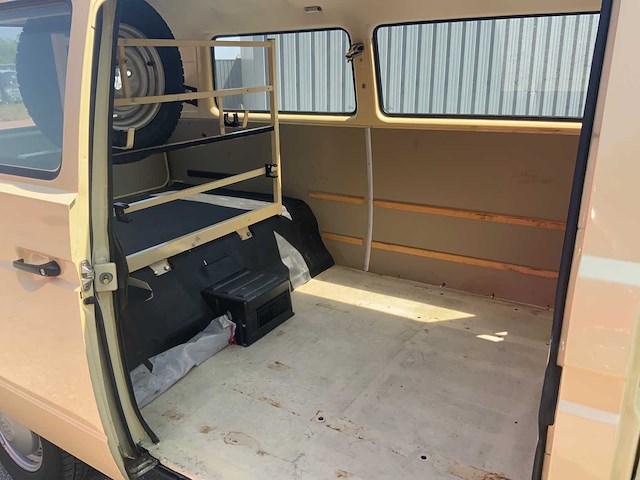 Volkswagen - t3 - transporter - oldtimer - afbeelding 12 van  21