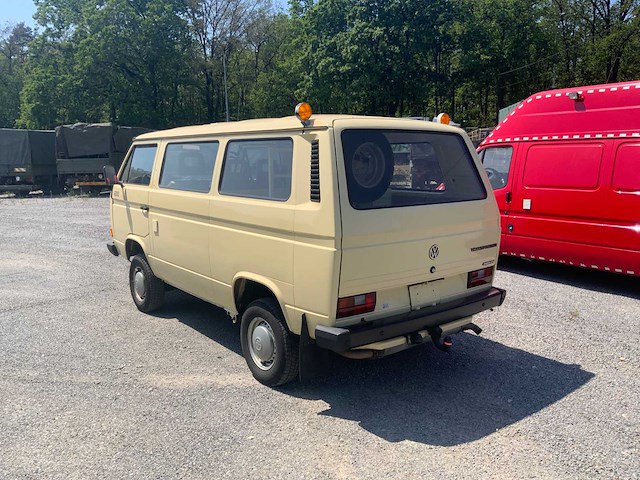 Volkswagen - t3 - transporter - oldtimer - afbeelding 21 van  21