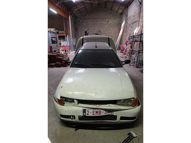 Volkswagen caddy (geaccidenteerd) - afbeelding 2 van  7