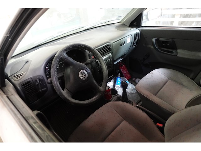 Volkswagen caddy (geaccidenteerd) - afbeelding 5 van  7