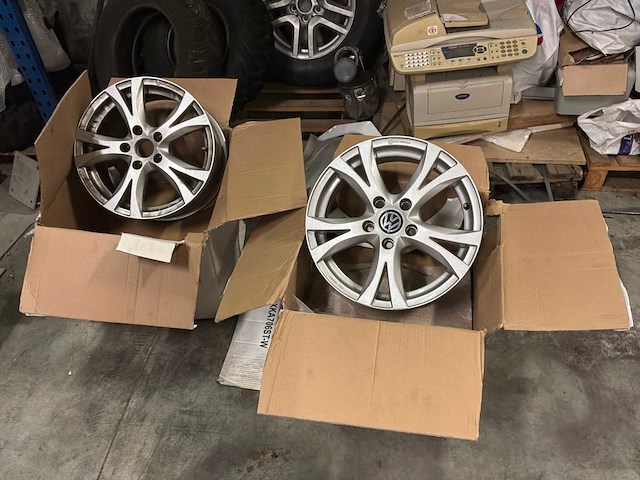 Volkswagen caddy velg (4x) - afbeelding 1 van  6