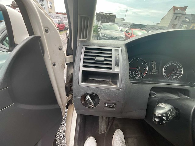 Volkswagen caravelle bedrijfswagen - afbeelding 11 van  26