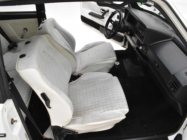 Volkswagen golf 1 cabrio - afbeelding 7 van  42