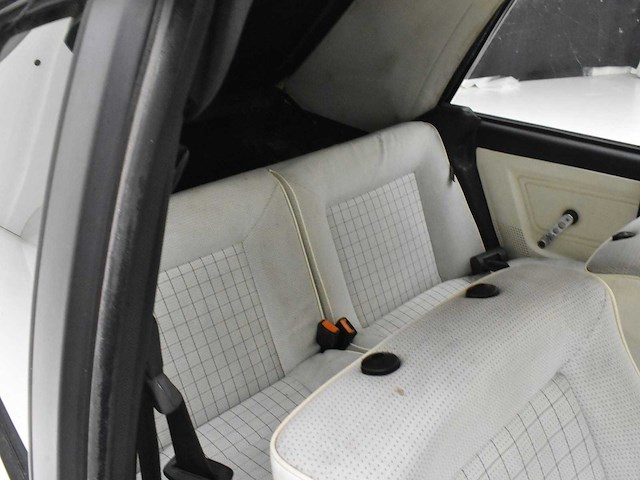 Volkswagen golf 1 cabrio - afbeelding 8 van  42