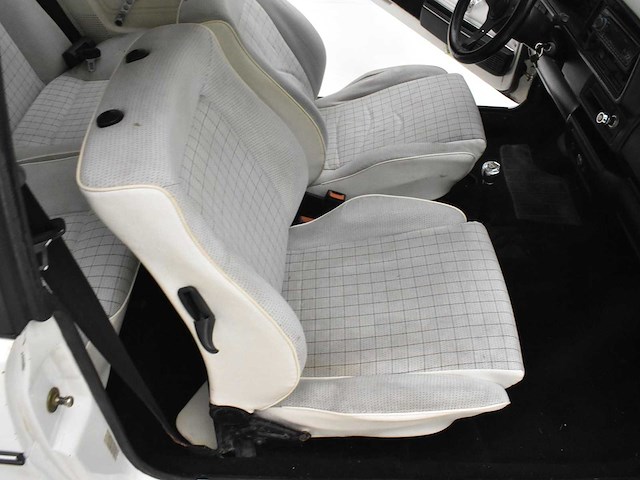Volkswagen golf 1 cabrio - afbeelding 11 van  42