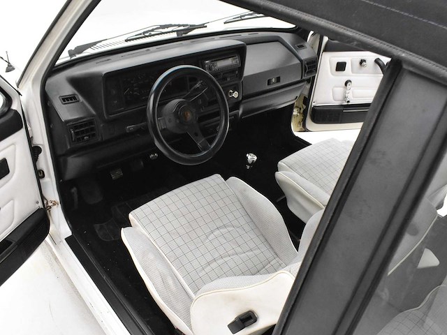Volkswagen golf 1 cabrio - afbeelding 16 van  42