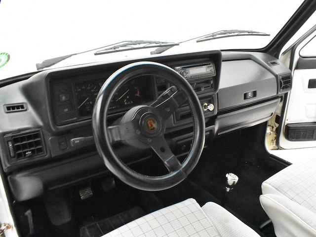 Volkswagen golf 1 cabrio - afbeelding 17 van  42