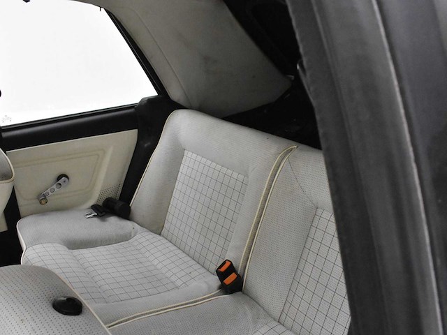Volkswagen golf 1 cabrio - afbeelding 21 van  42