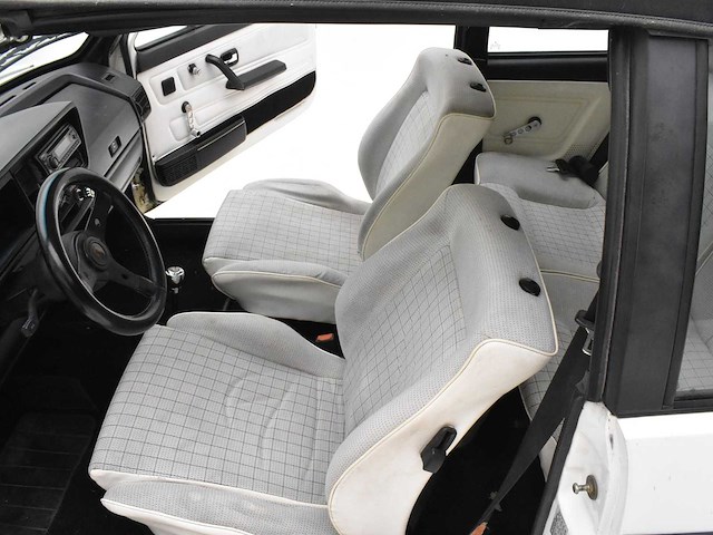 Volkswagen golf 1 cabrio - afbeelding 22 van  42