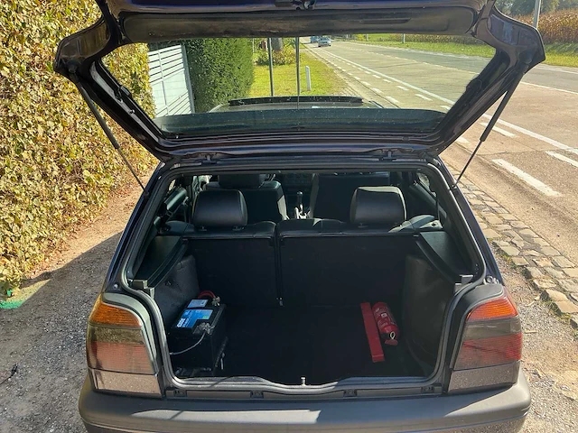 Volkswagen golf 3 2.8 vr6 oldtimer - afbeelding 32 van  61