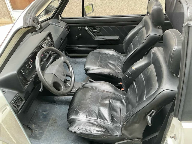 Volkswagen golf cabriolet karmann oldtimer - afbeelding 22 van  30