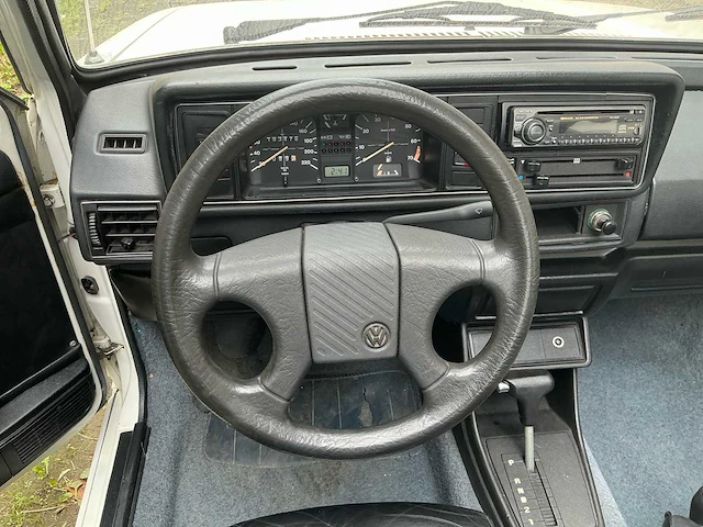 Volkswagen golf cabriolet karmann oldtimer - afbeelding 23 van  30
