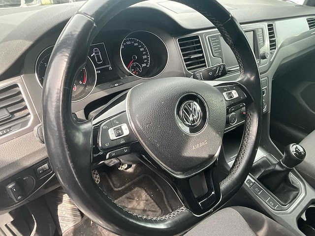 Volkswagen golf personenauto - afbeelding 8 van  26
