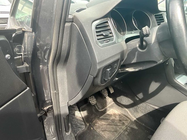 Volkswagen golf personenauto - afbeelding 10 van  26