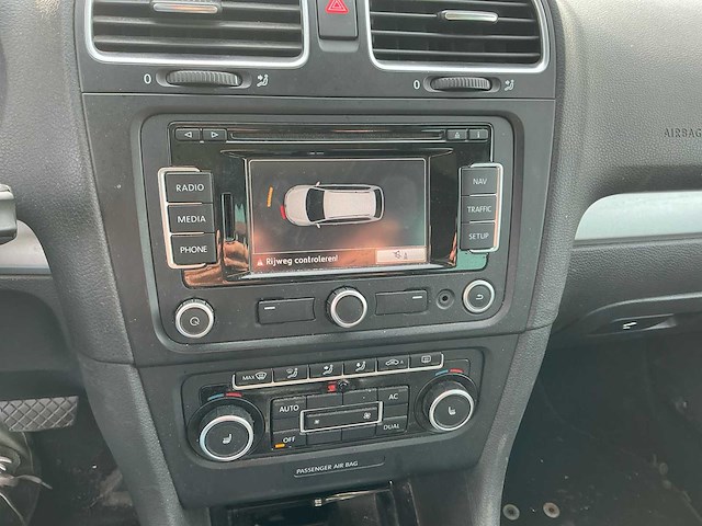 Volkswagen golf personenauto - afbeelding 11 van  23