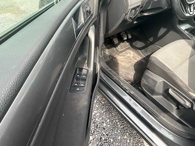 Volkswagen golf personenauto - afbeelding 5 van  20
