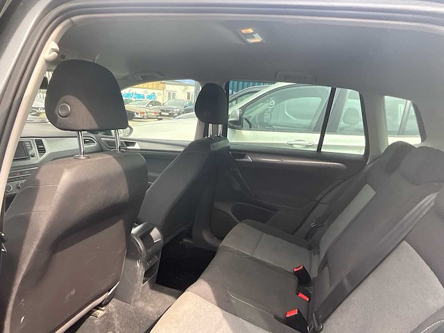 Volkswagen golf personenauto - afbeelding 17 van  20