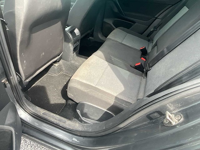 Volkswagen golf personenauto - afbeelding 18 van  20