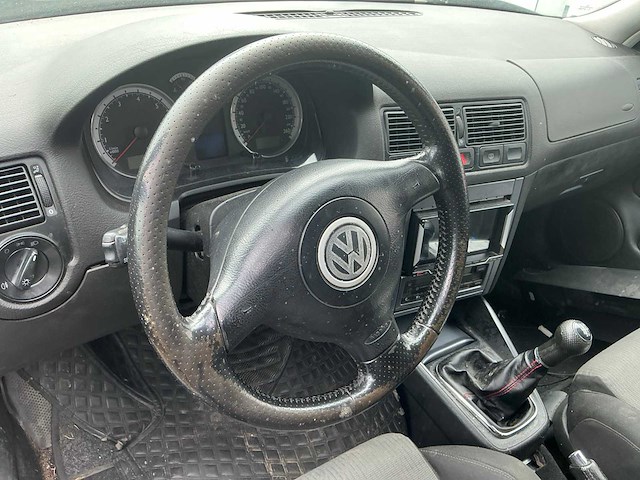 Volkswagen golf voor onderdelen (zonder motor!) - afbeelding 8 van  9